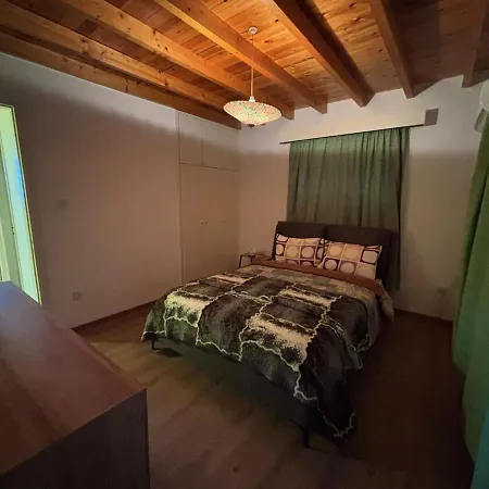 Stis Maroullas, Appartement *