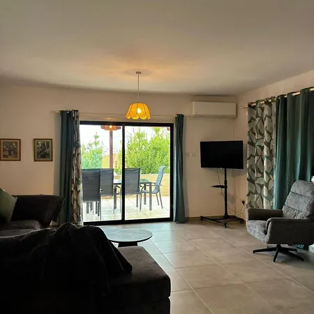 Stis Maroullas, Appartement *