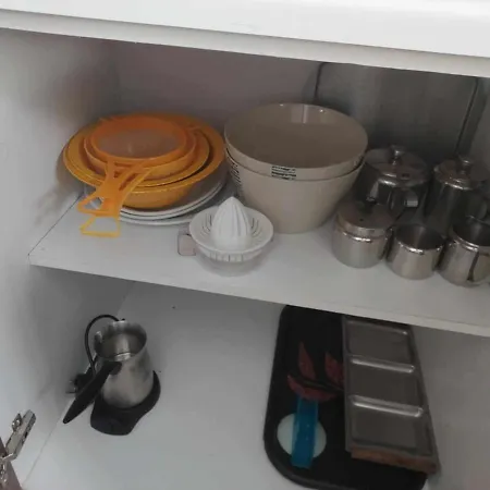 Stis Maroullas, Appartement